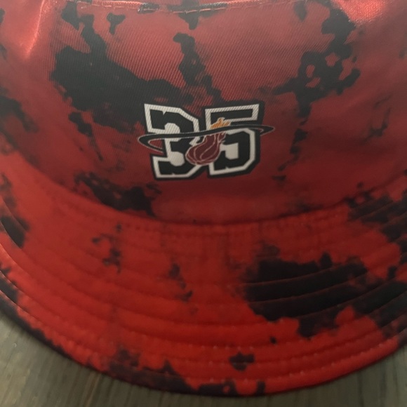 Miami Heat NBA Red/Black Reversible Bucket Hat #35 - Picture 5 of 5